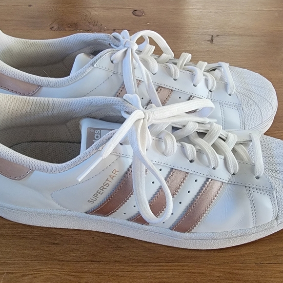 Adidas Rose Gold Superstar - Picture 2 of 7